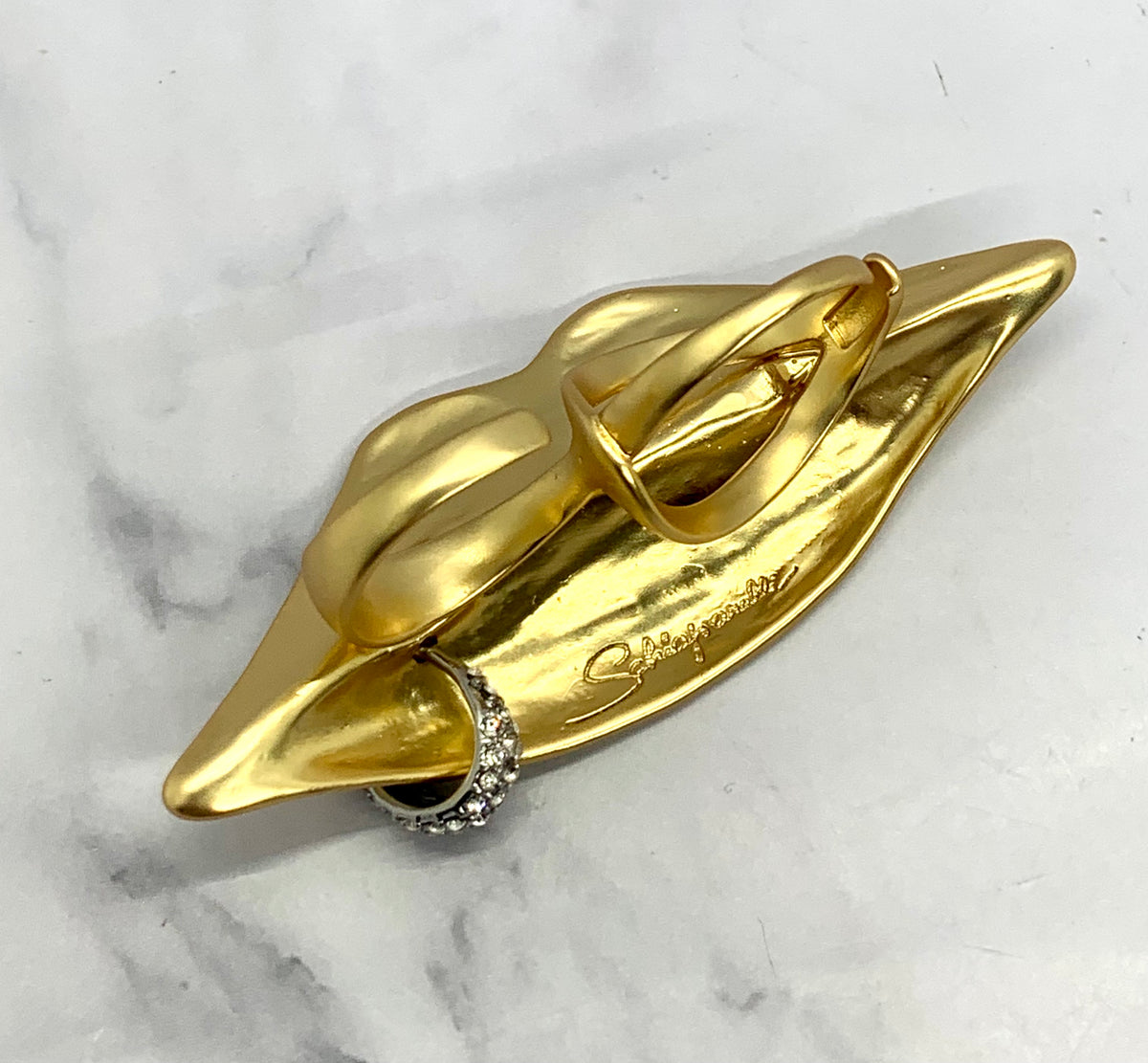SCHIAPARELLI Pierced Lip Statement Ring - Pre owned