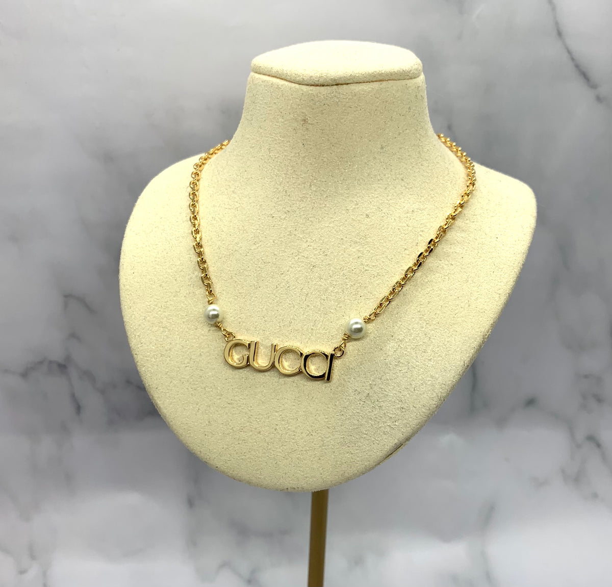 GUCCI Pearl Monogram Necklace - Pre owned