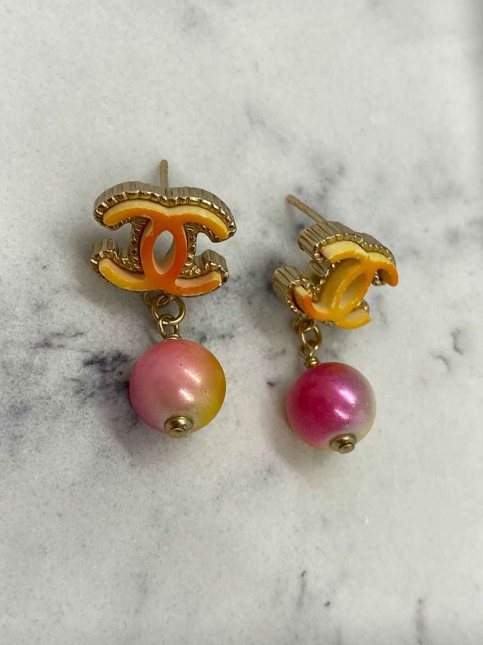 CHANEL CC 2017 Colorful Pearl Pendant Earrings - USED