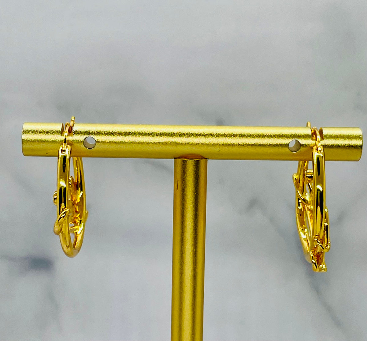 GUCCI Script Gold Tone Hoop Earrings - Pre owned