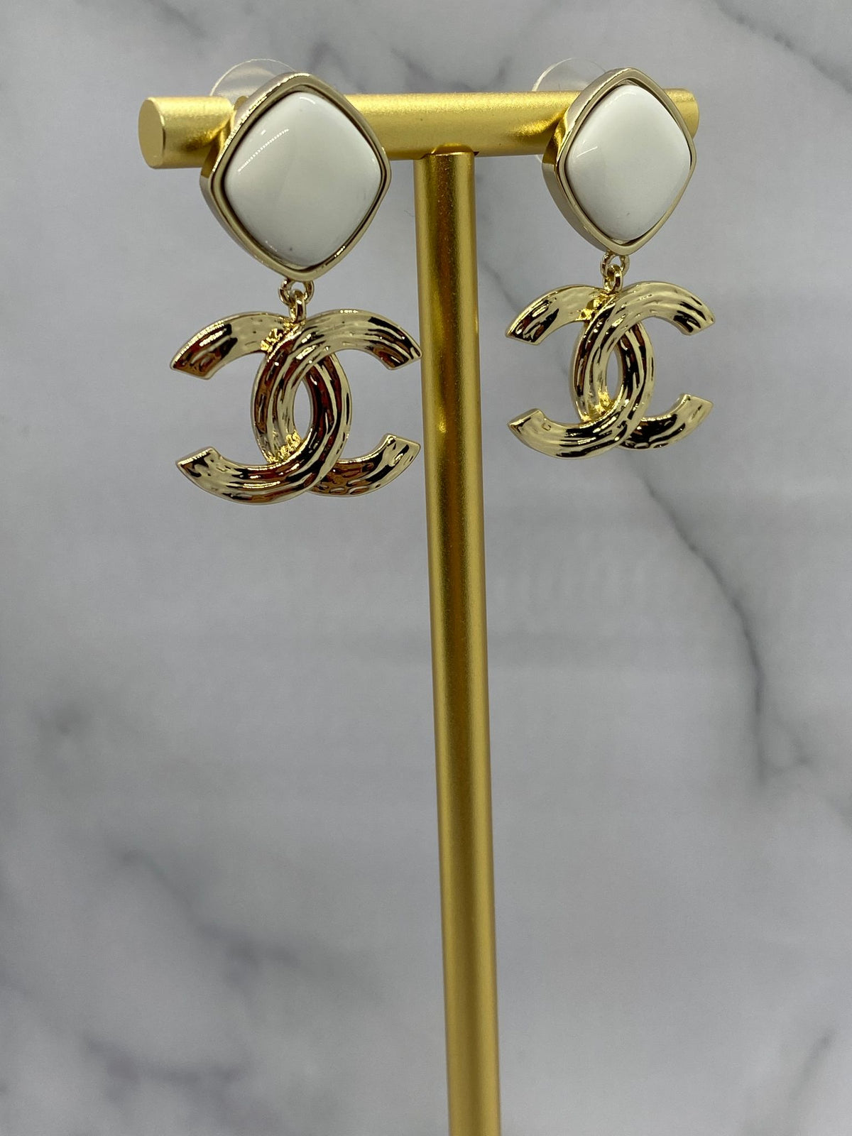 CHANEL CC White Enamel Pendant Earrings - Pre owned