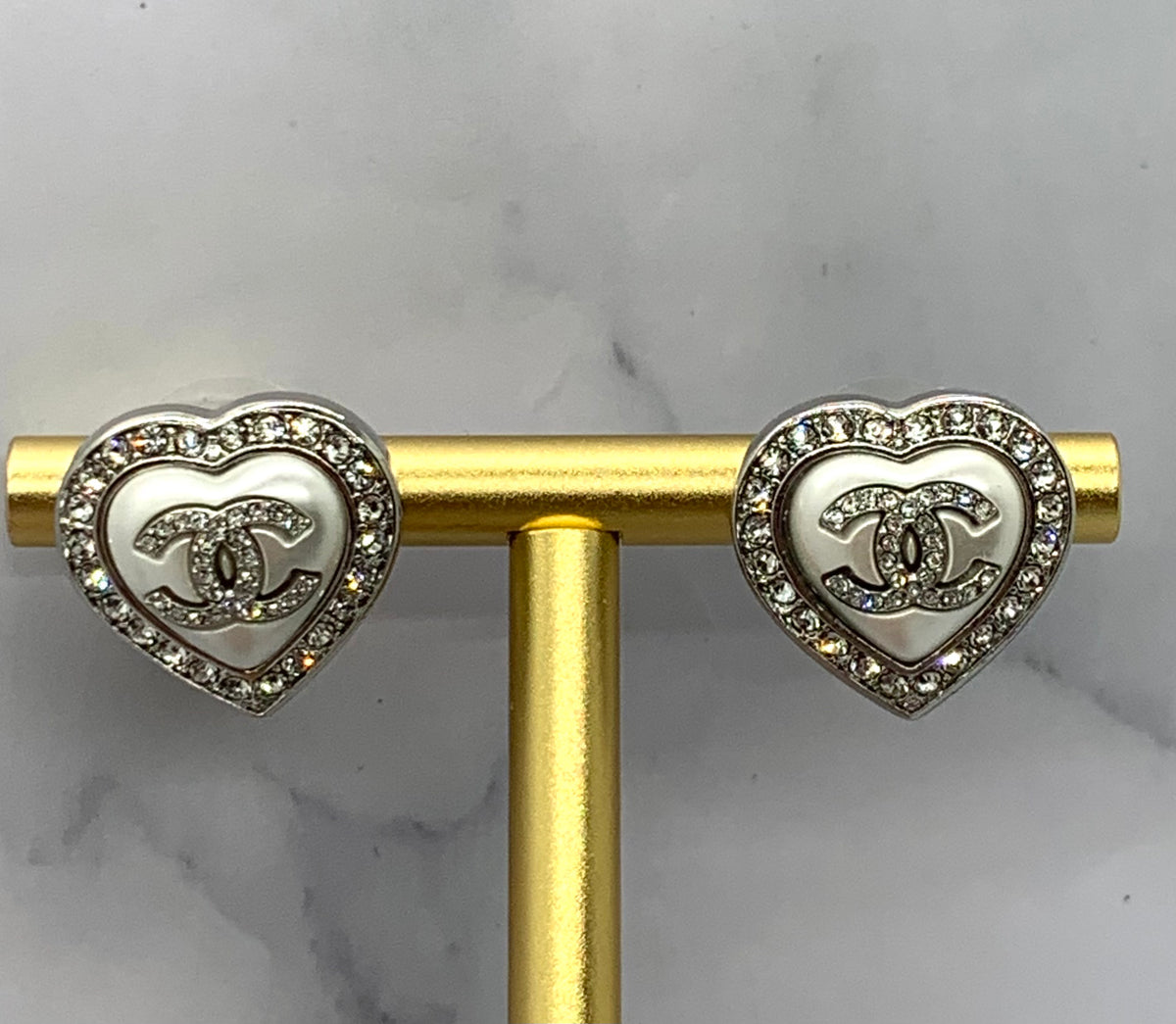 CHANEL CC Heart Rhinestone Earrings - Pre owned / KM4395