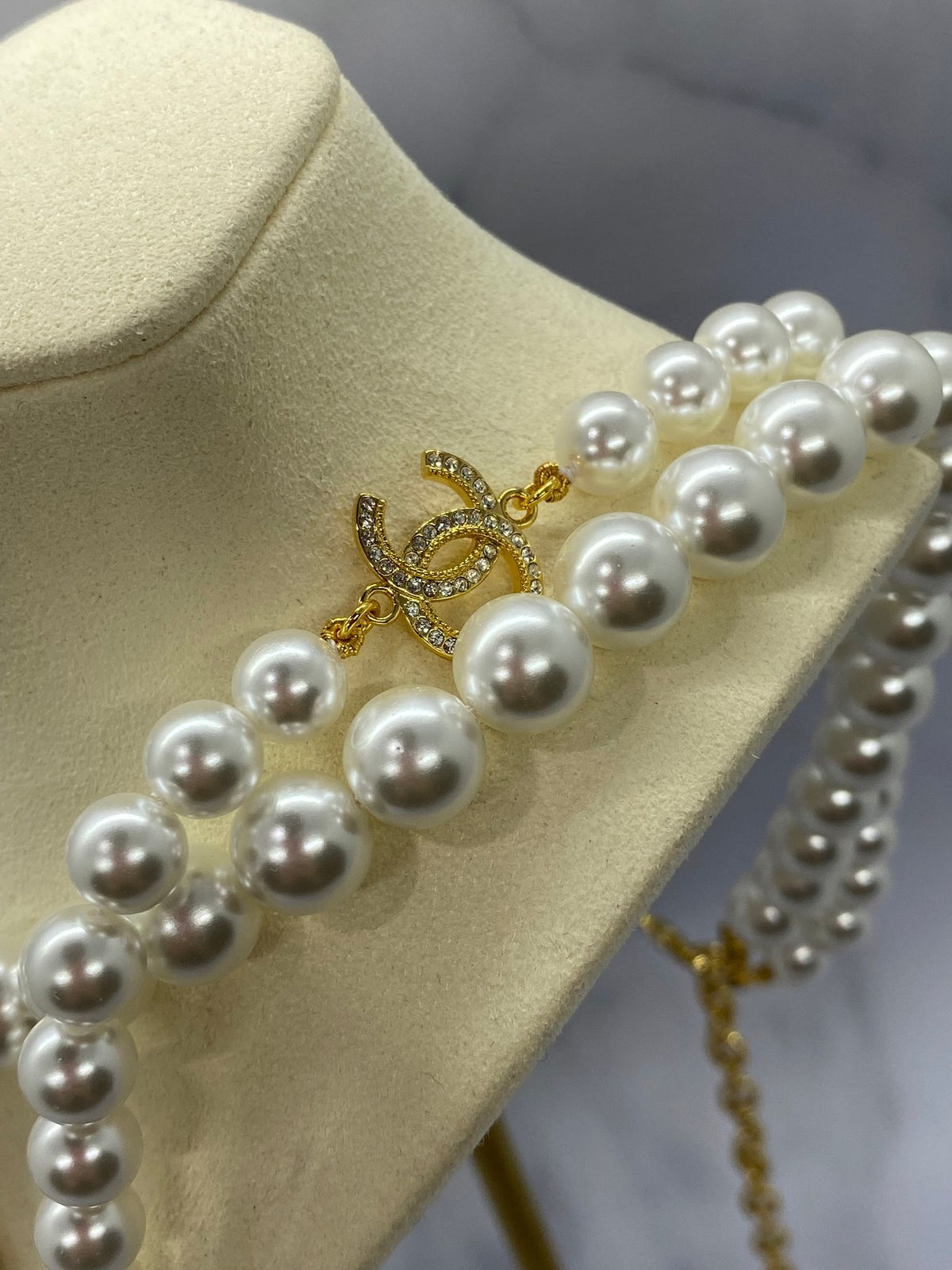 CHANEL CC Heavy Pearl Statement Necklace - Pre owned