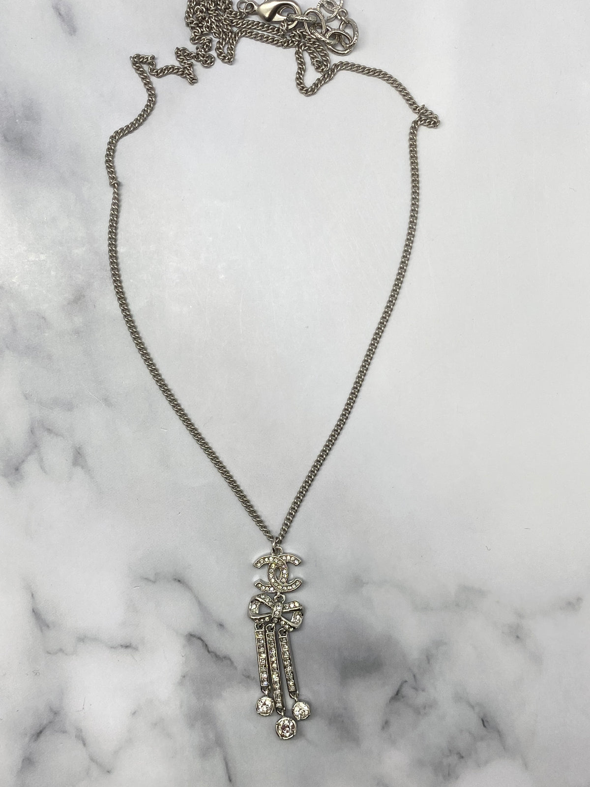 CHANEL CC 2018 Bow Pendant Rhinestone Necklace - Pre owned