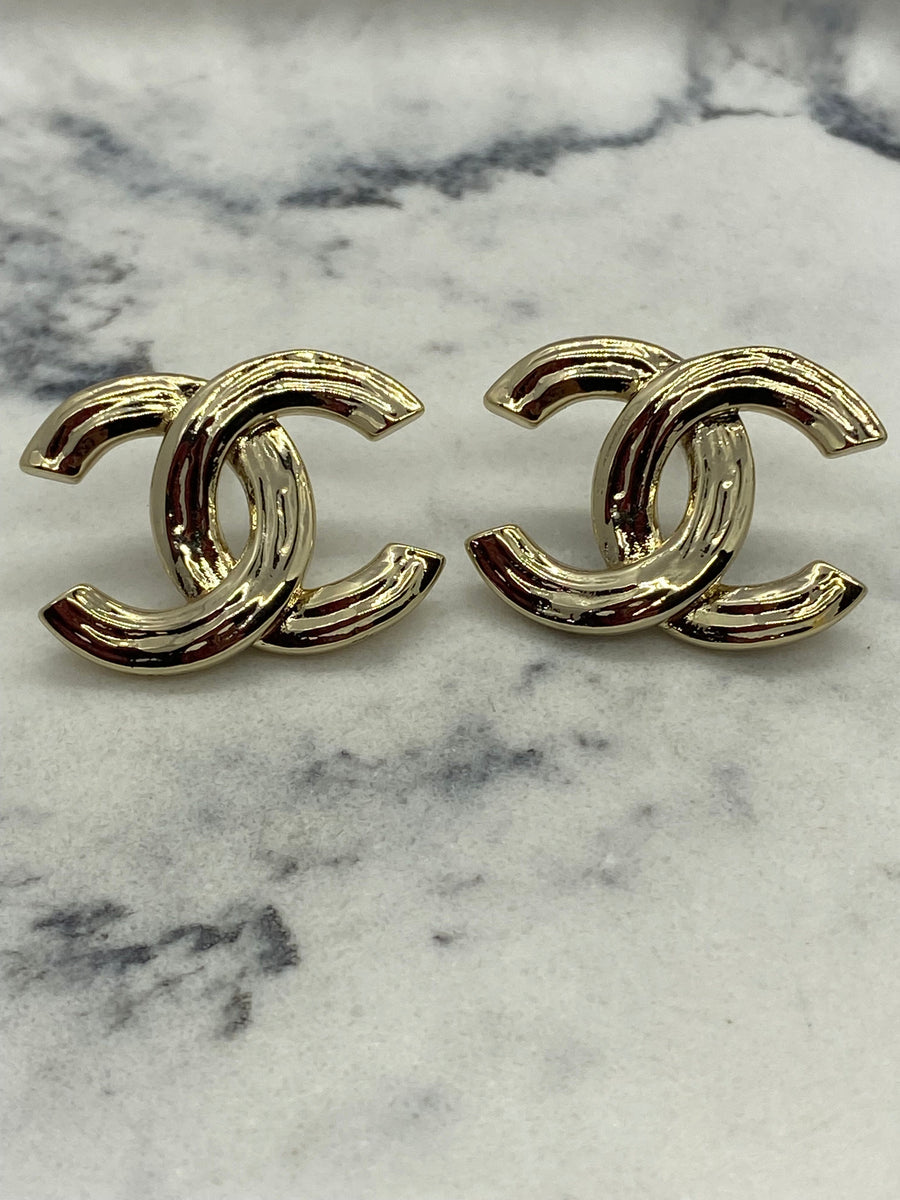 CHANEL CC Gold Tone Small Earrings - Pre owned
