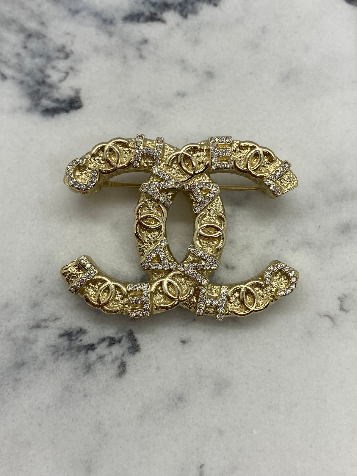 CHANEL CC Gold Tone Rhinestone Brooch Pin - Pre owned
