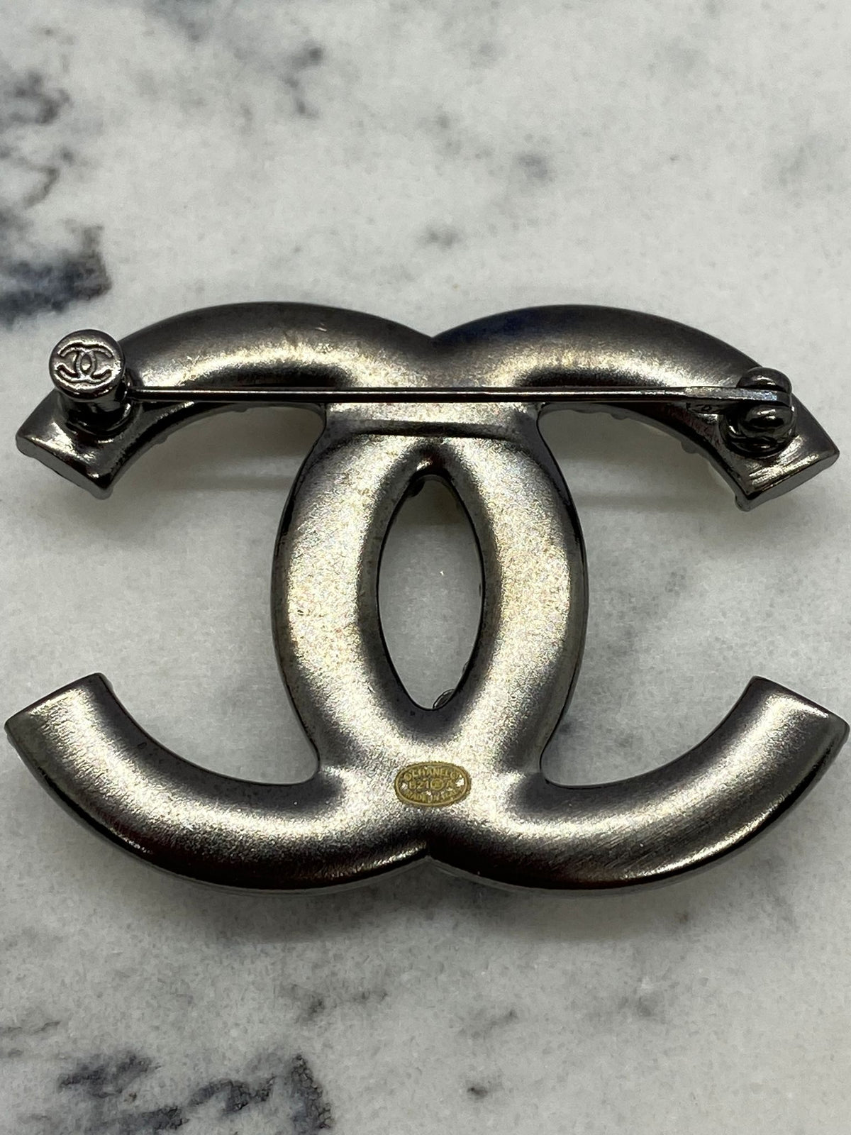 CHANEL CC Pearl Trim Pewter Brooch Pin - Pre owned