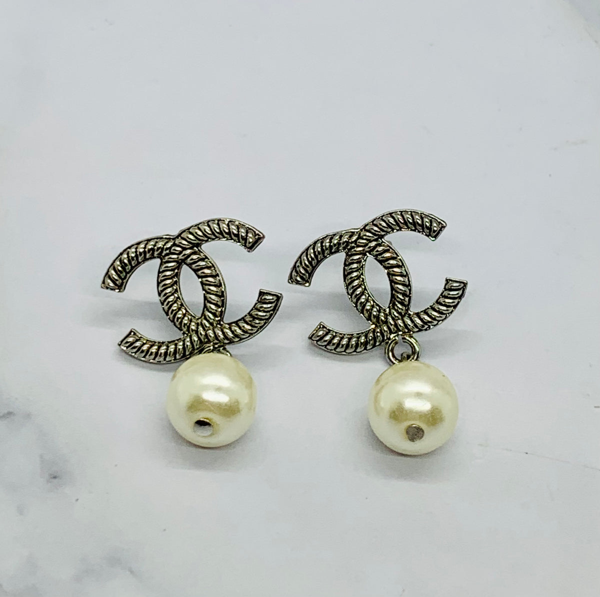 CHANEL CC Pearl Pendant Earrings - USED