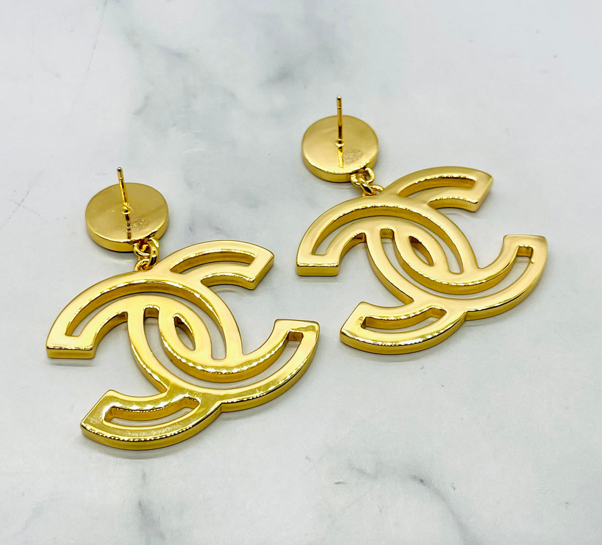 CHANEL CC White Outline Statement Earrings - Pre owned