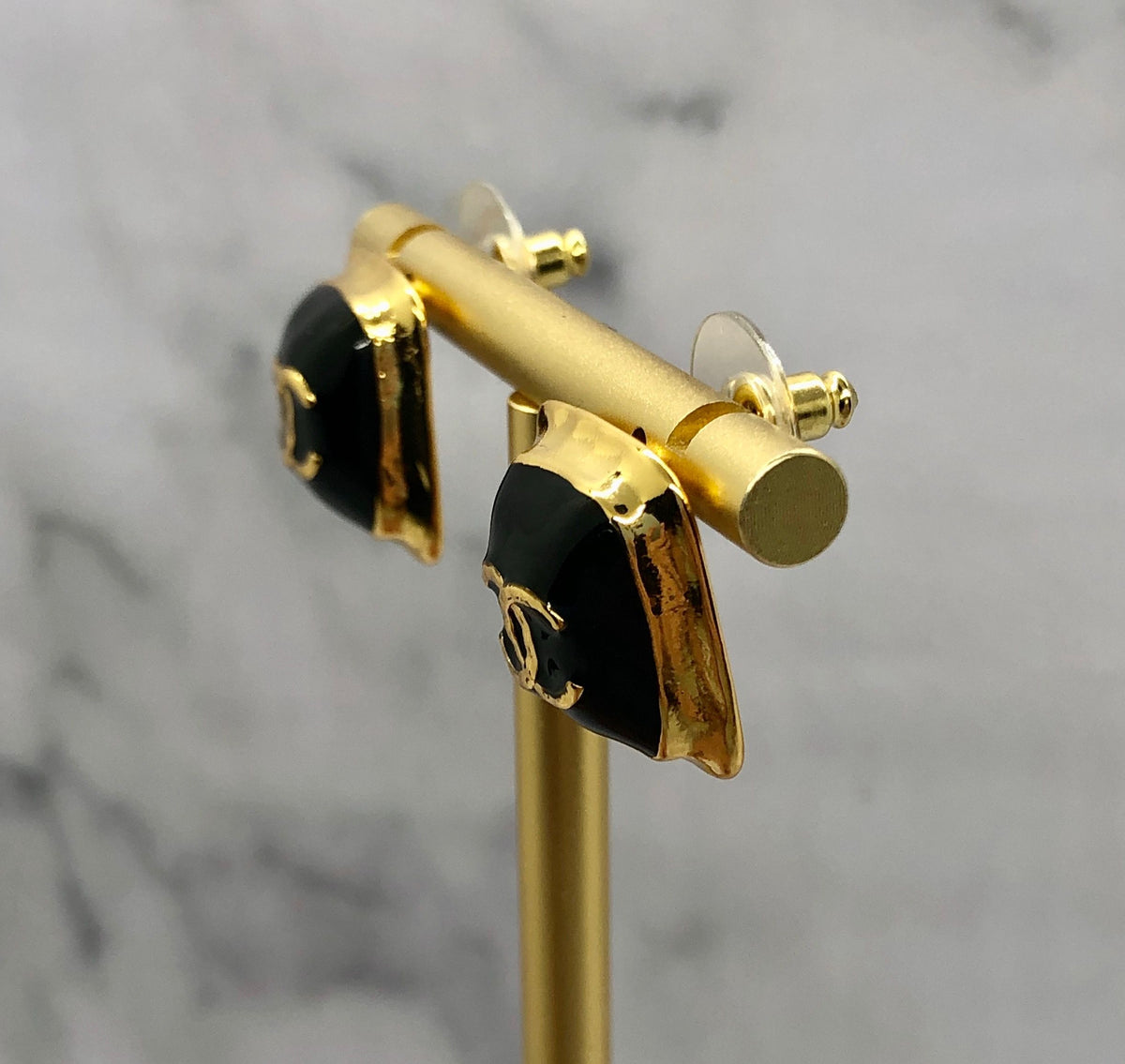 CHANEL CC Gold Square Earrings - Pre owned