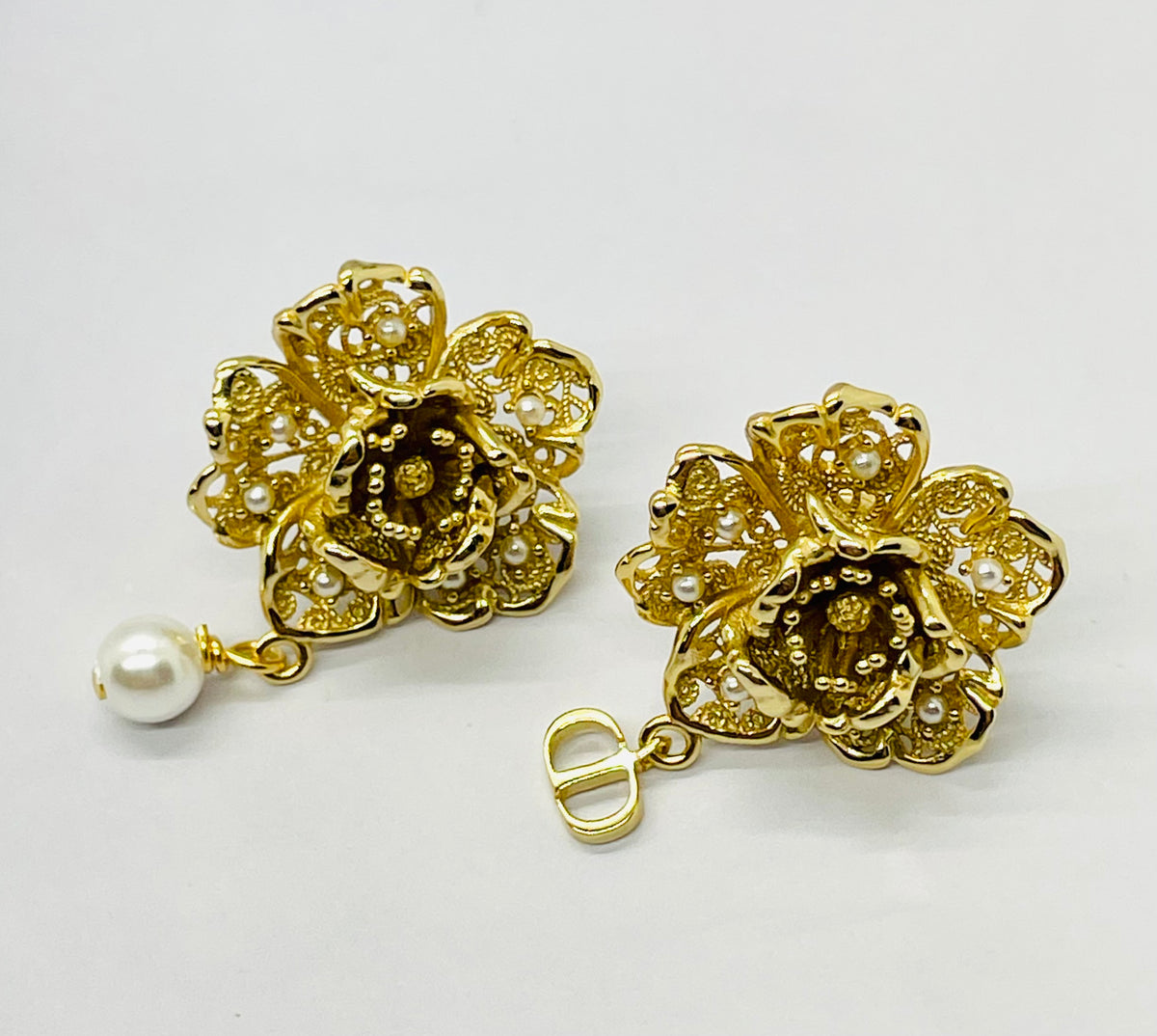 CHRISTIAN DIOR Floral Pendant Earrings - Pre owned