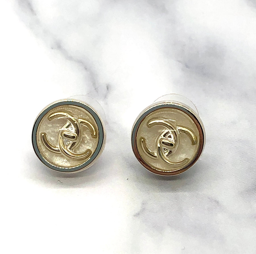 CHANEL CC Marble Button Earrings - Pre owned