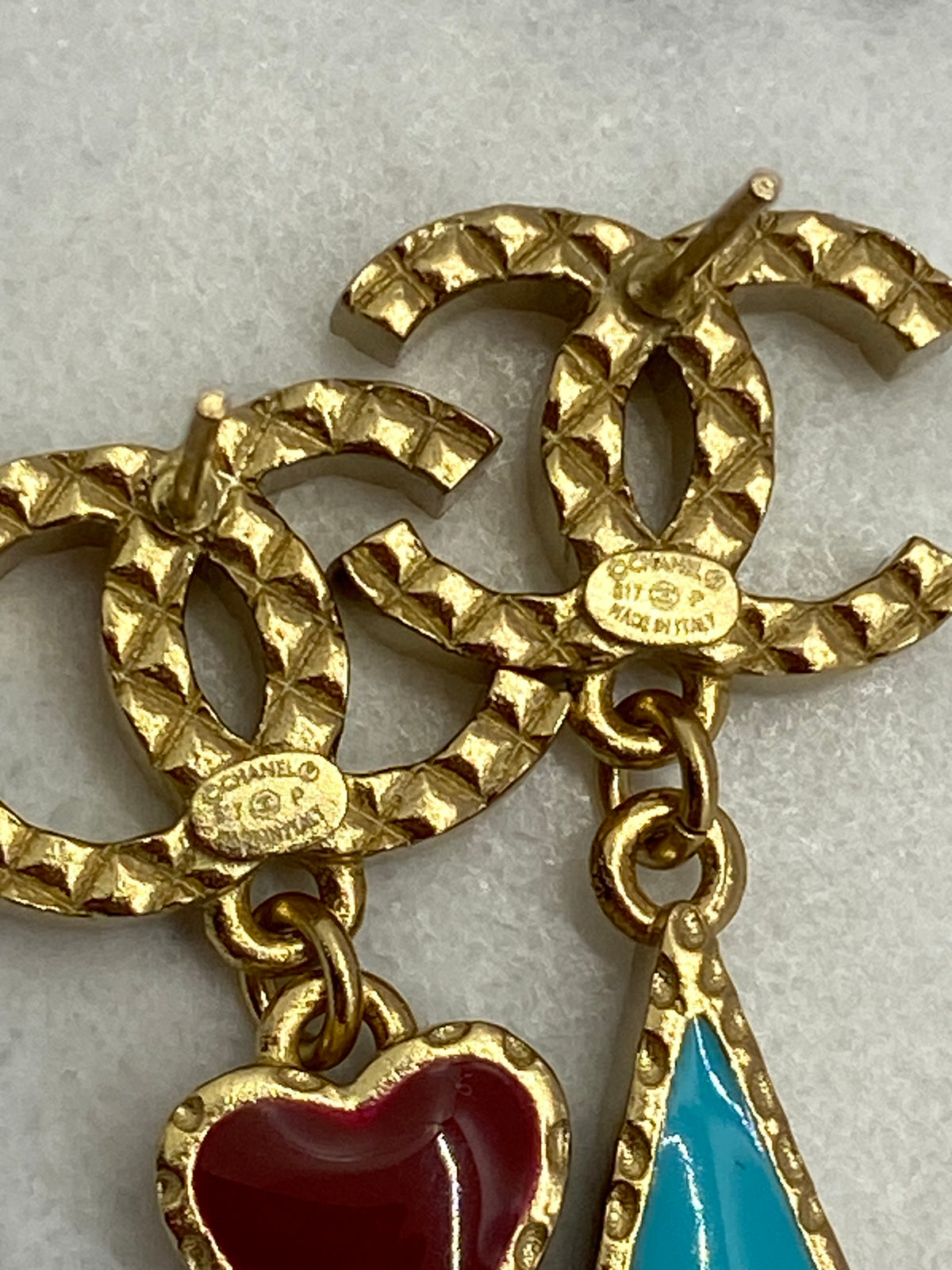 CHANEL CC 2017 Asymmetric Pendant Earrings - Pre owned