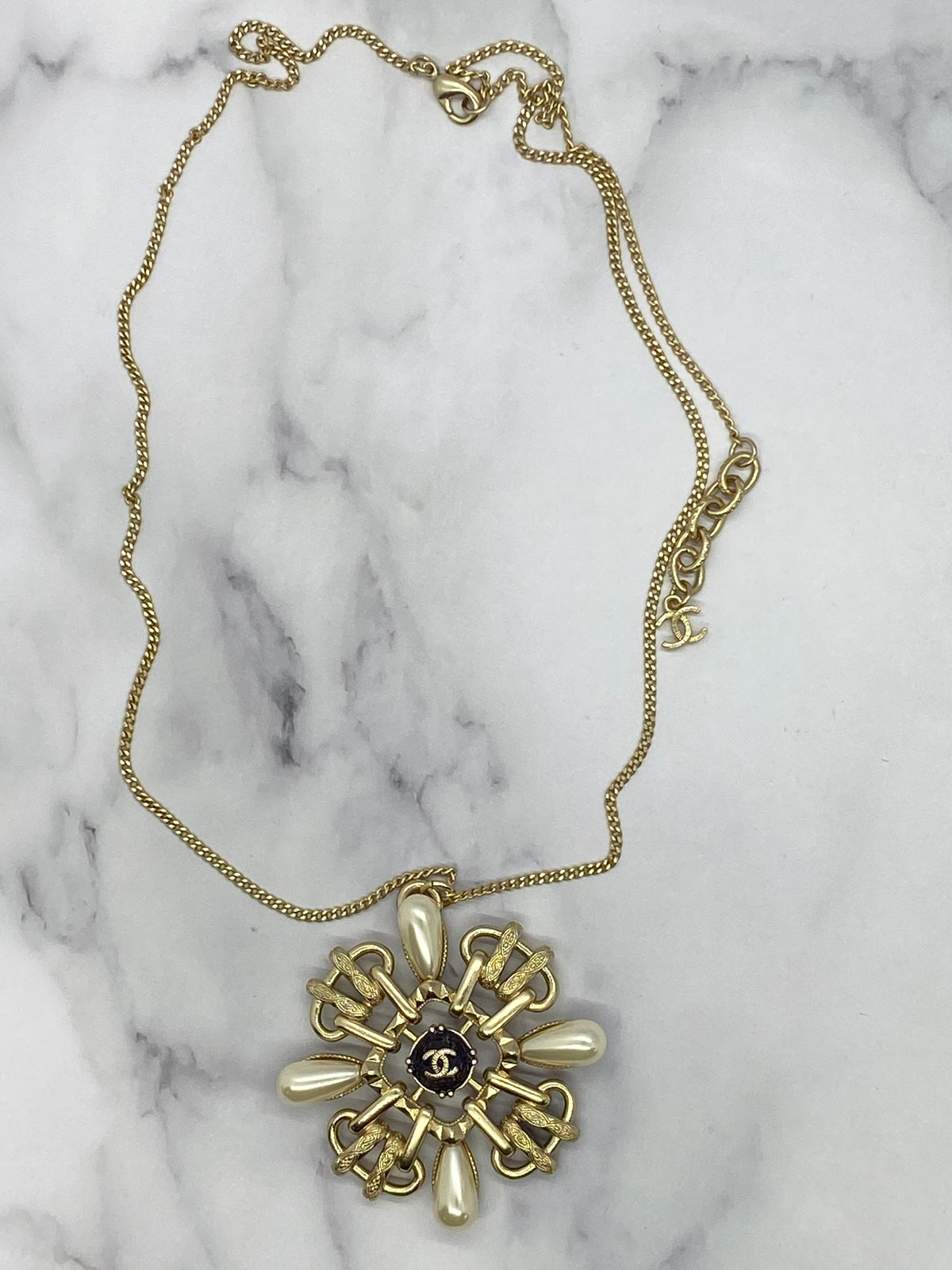 CHANEL CC Rare 2017 Cross Pendant Necklace - Pre owned