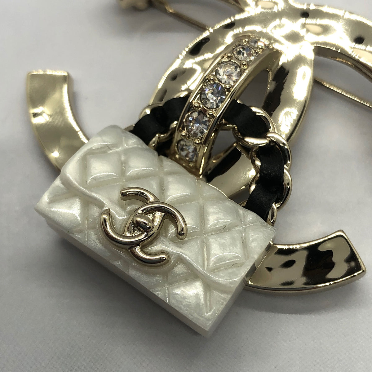 CHANEL CC Bag Rhinestone Brooch Pin - Pre owned