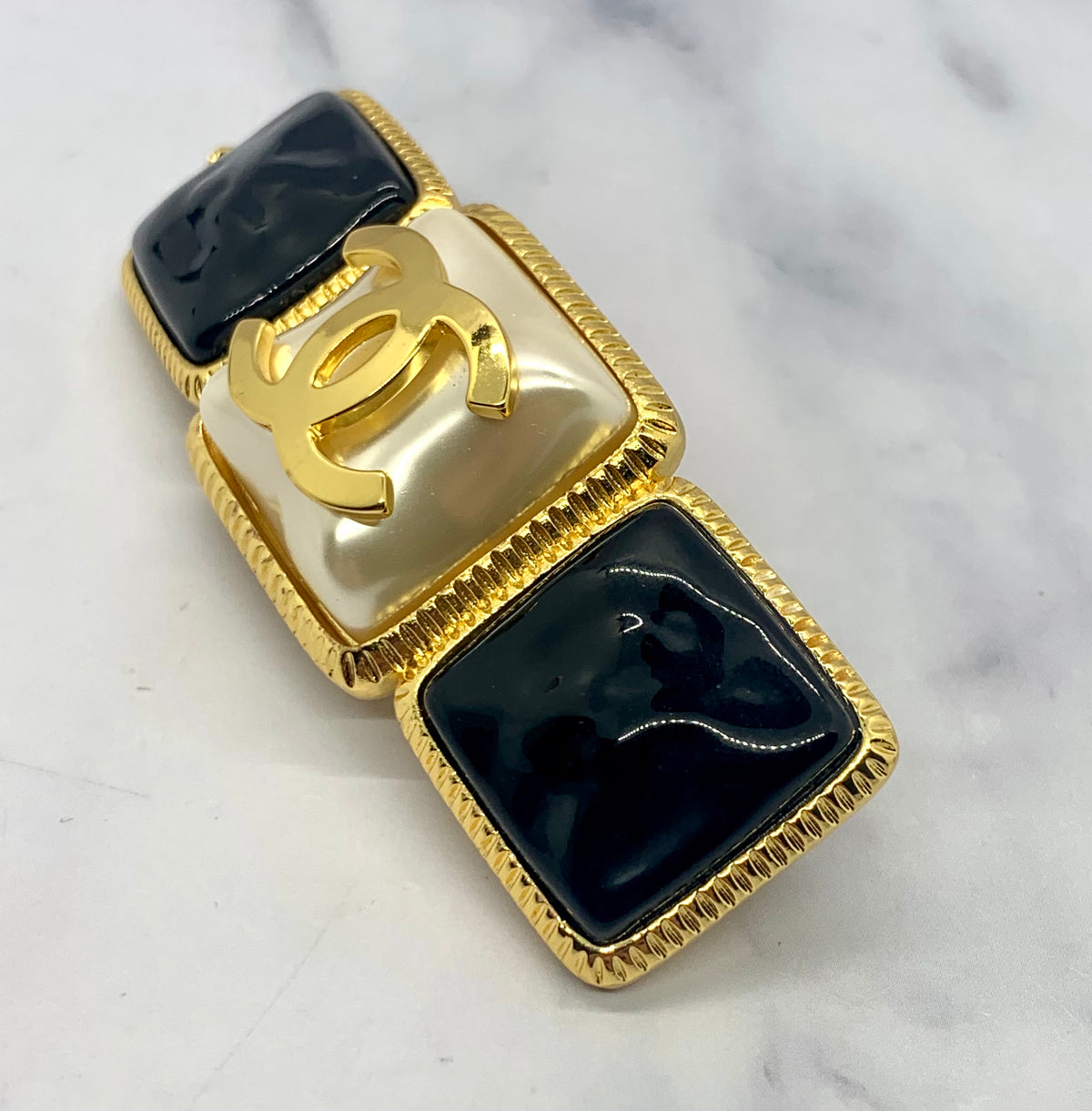 CHANEL CC Hair Clip Barrette - Pre owned