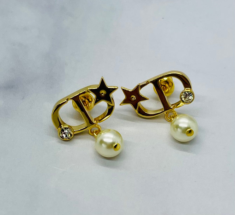 CHRISTIAN DIOR CD Pearl Pendant Earrings - Pre owned