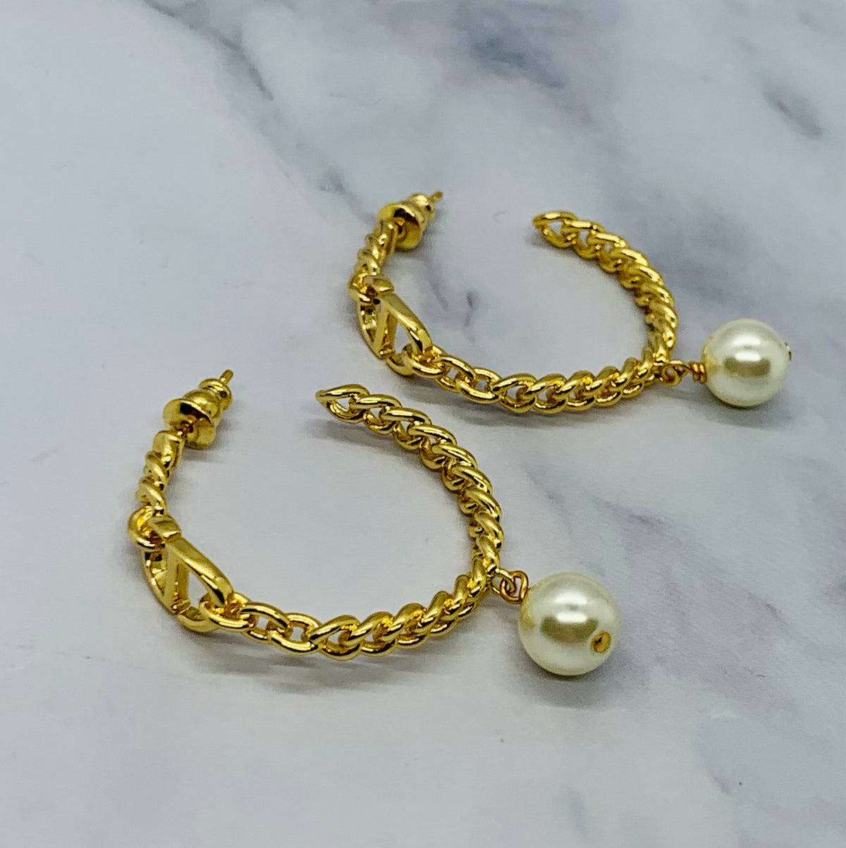 CHRISTIAN DIOR CD Pearl Pendant Hoop Earrings - Pre owned