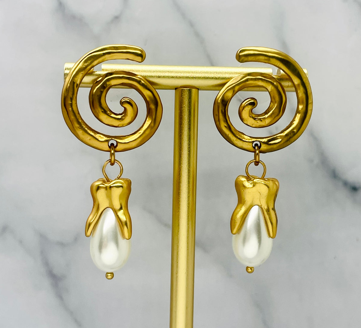SCHIAPARELLI Pearl Tooth Pendant Earrings - Pre owned