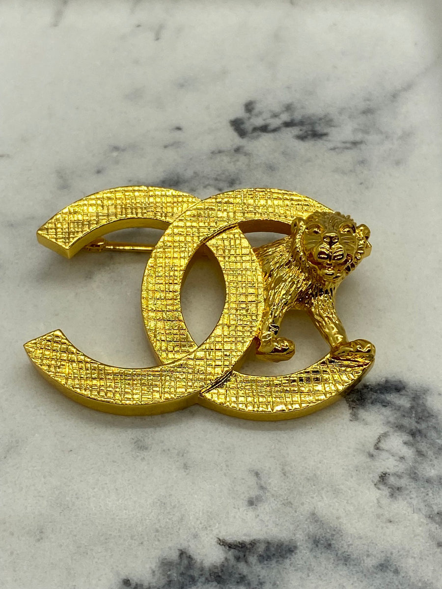 CHANEL CC Gold Tone Lion Brooch Pin - Pre owned