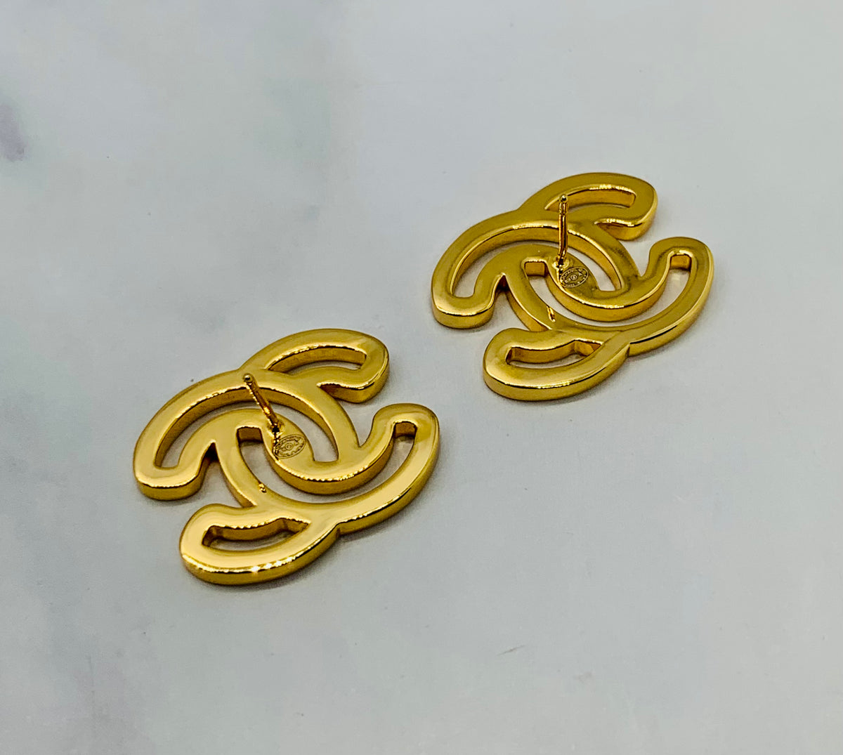CHANEL CC White Outline Earrings - Pre owned