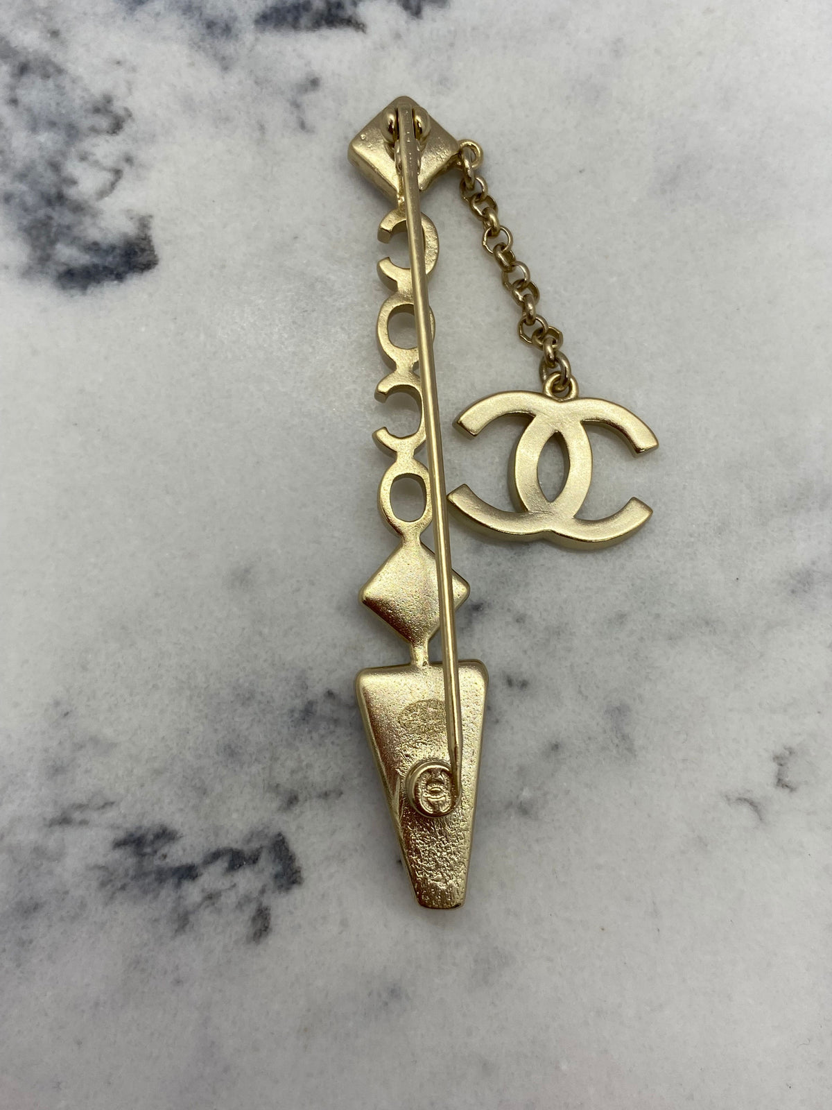 CHANEL CC Coco Arrow Brooch Pin - Pre owned