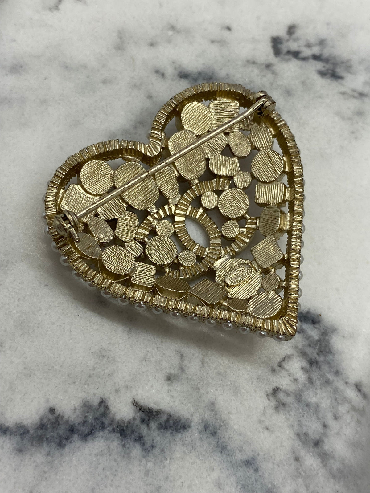 CHANEL CC Heart Brooch Pin - Pre owned