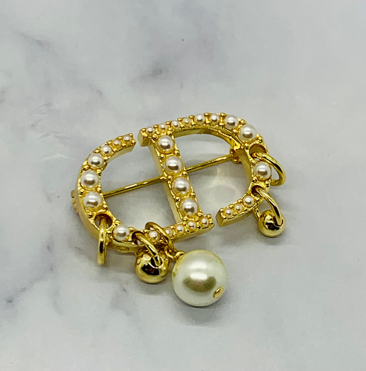CHRISTIAN DIOR CD Pearl Trim Brooch Pin - Pre owned