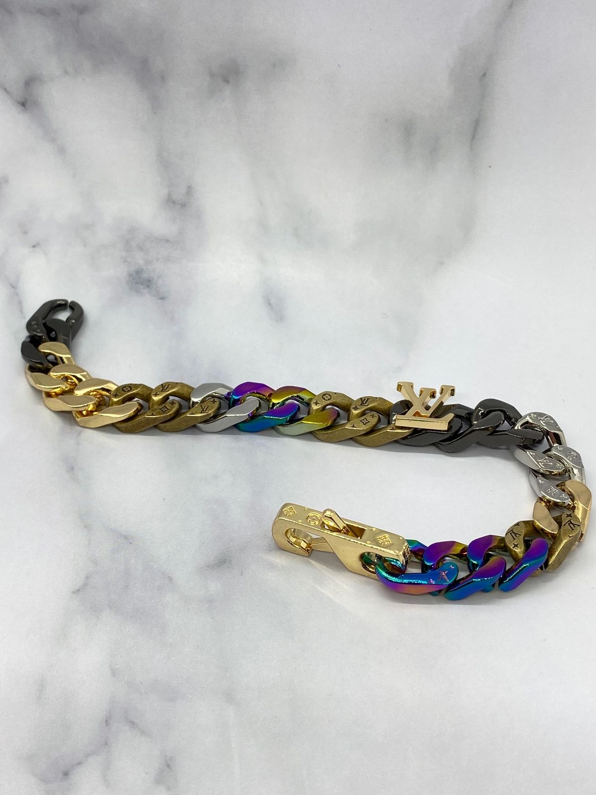LOUIS VUITTON LV Chrome Colored Chain Bracelet - Pre owned