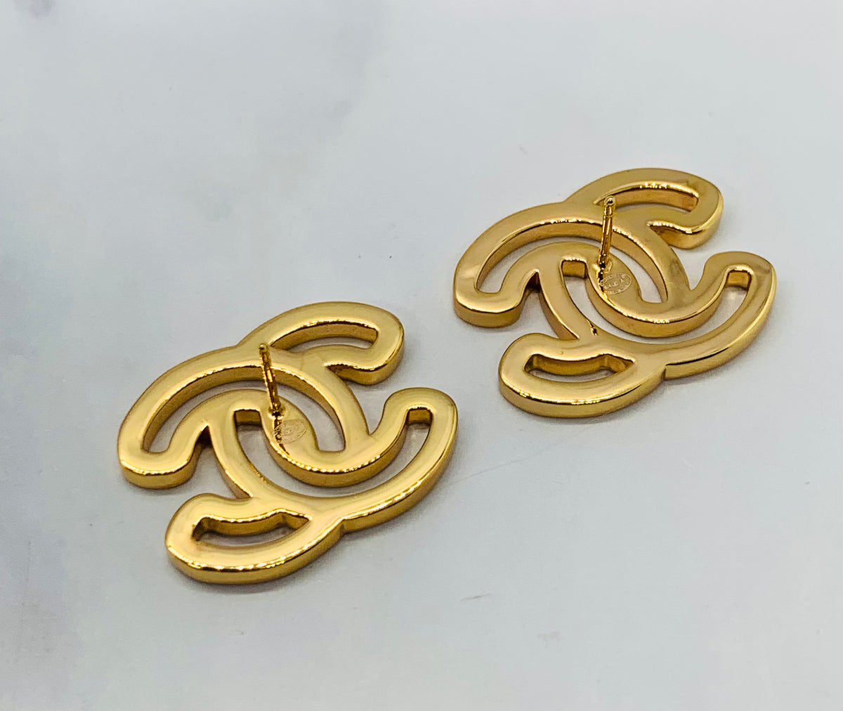 CHANEL CC Black Outline Earrings - Pre owned