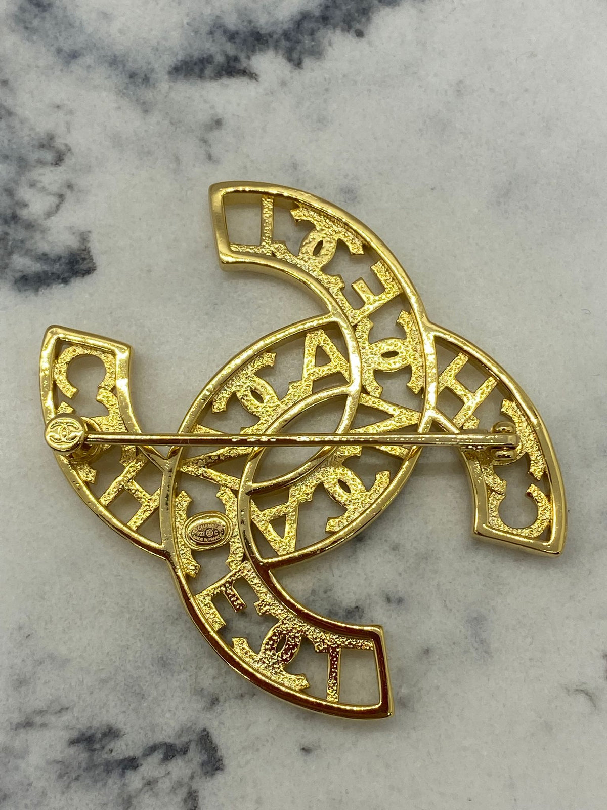 CHANEL CC Gold Tone Rhinestone Brooch Pin - Pre owned