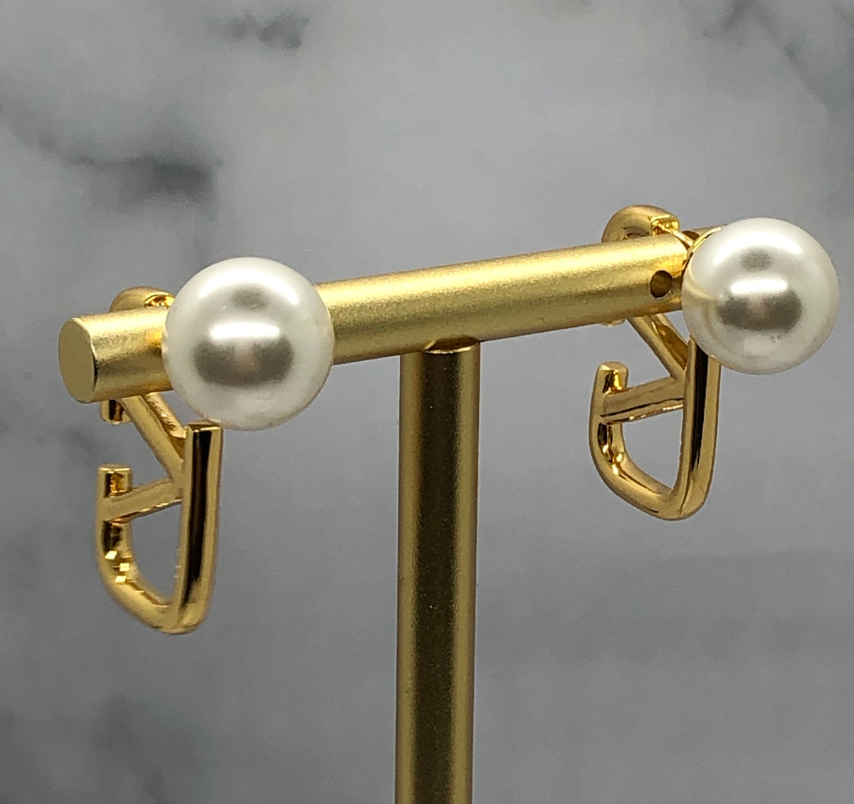 VALENTINO V Pearl Earrings - Pre owned