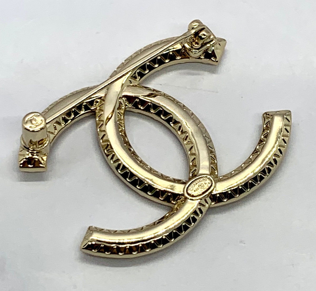 CHANEL CC Rhinestone Brooch Pin - Pre owned