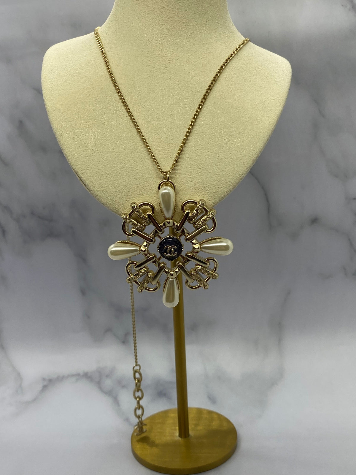 CHANEL CC 2017 Cross Pearl Necklace - Pre owned