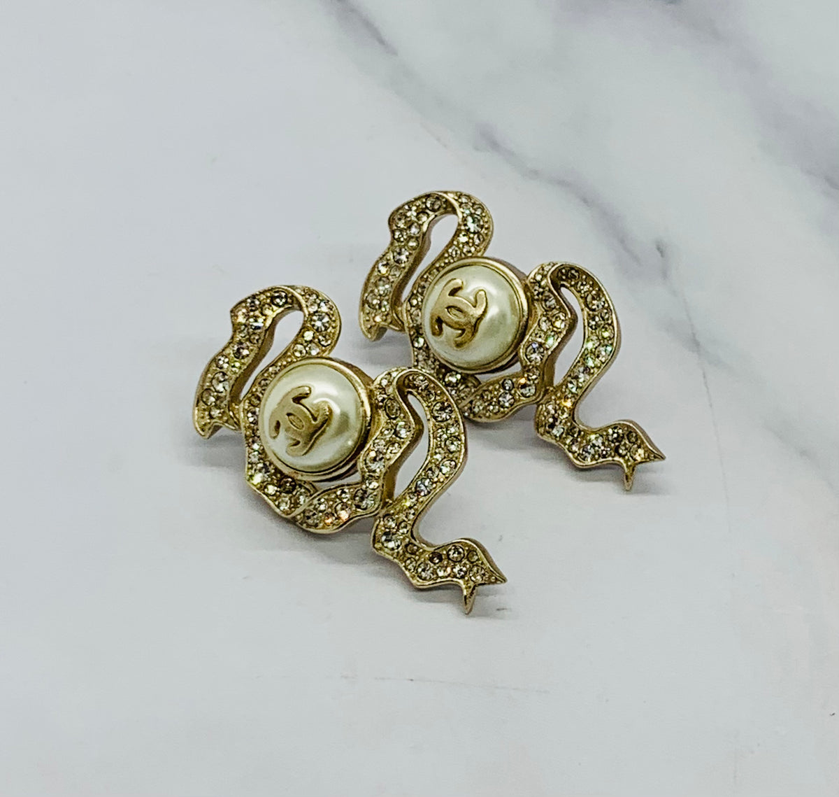 CHANEL CC 2017 Rhinestone Ribbon Earrings -Pre owned