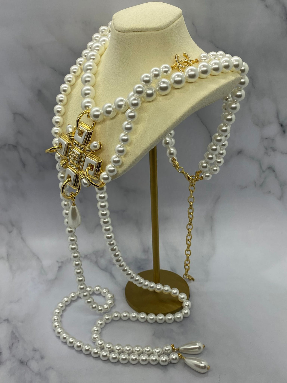 CHANEL CC Heavy Pearl Statement Necklace - Pre owned