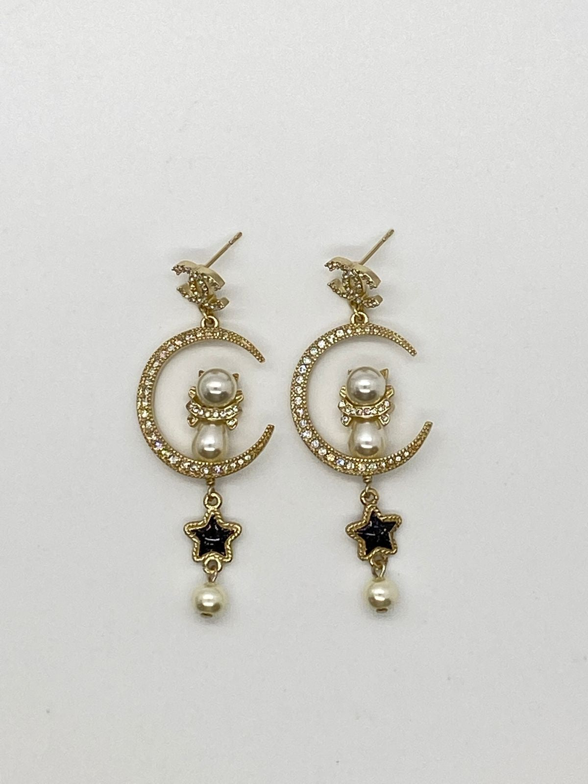 CHANEL CC Moon Pendant Earrings - Pre owned