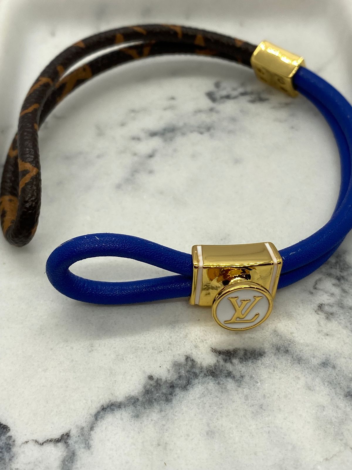 LOUIS VUITTON LV Leather & Blue Bracelet - Pre owned