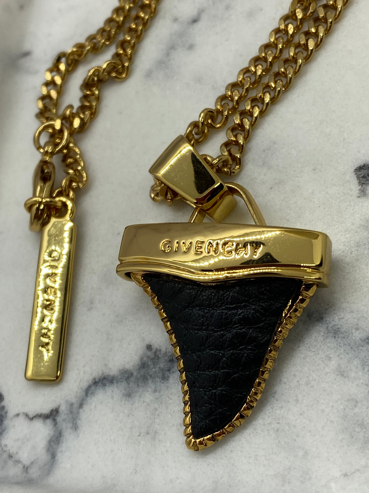 GIVENCHY Sharks Tooth Pendant Necklace - Pre owned /