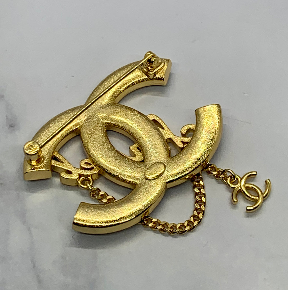 CHANEL CC Stars and Chain Brooch Pin - Pre owned