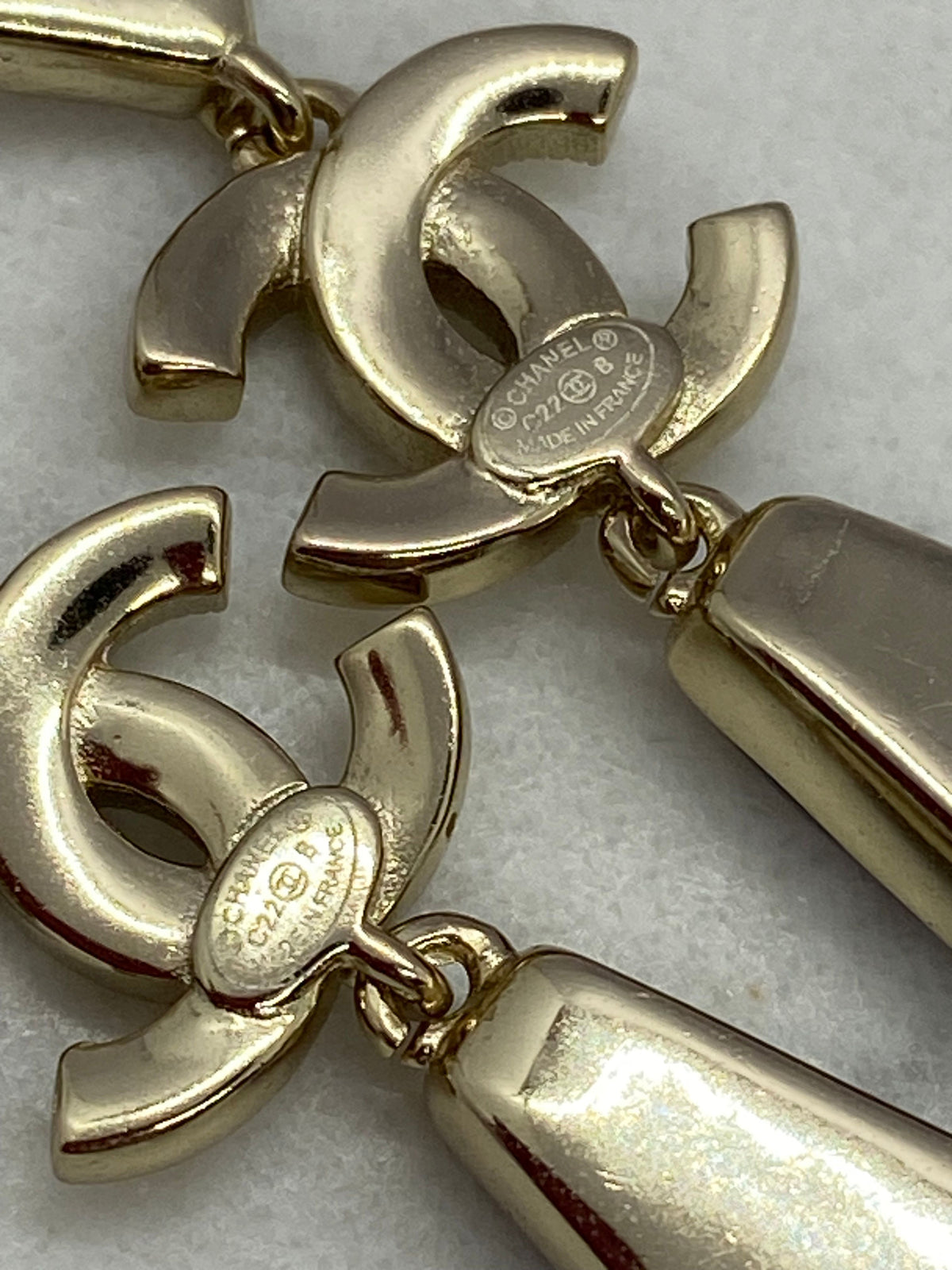 CHANEL CC Light Gold Purple Pendant Earrings - Pre owned