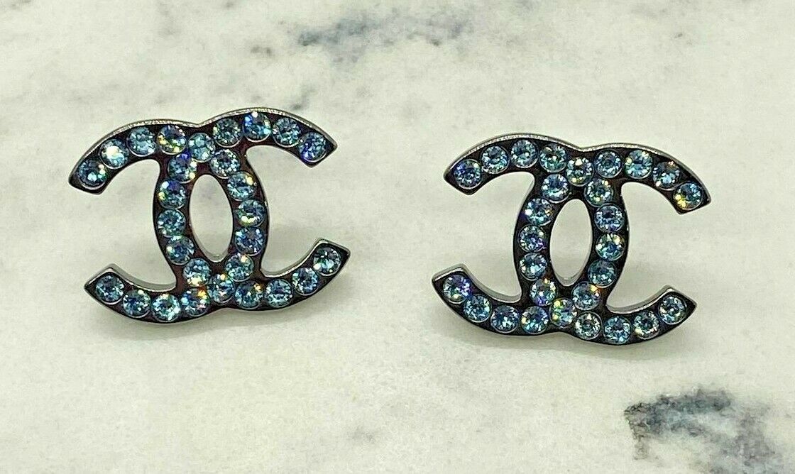 CHANEL CC 2017 Blue Rhinestone Earrings - Pre owned