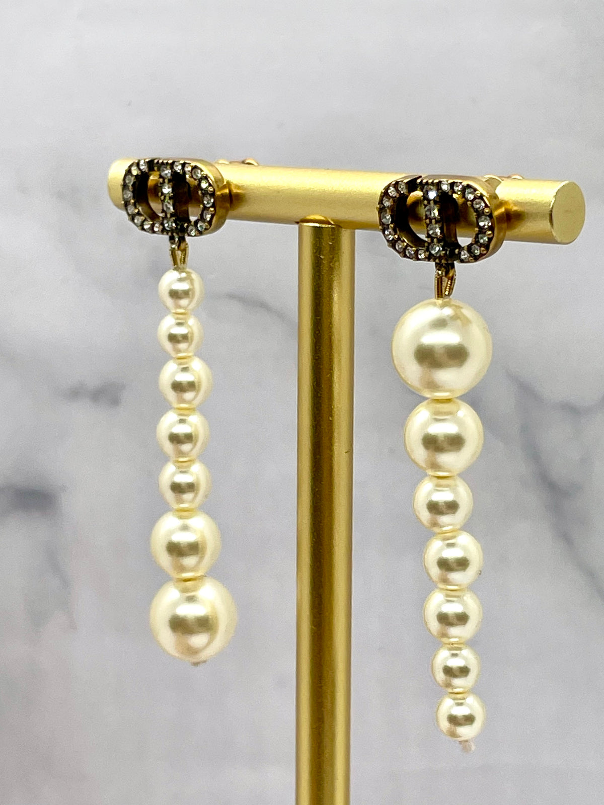 CHRISTIAN DIOR CD Pearl Pendant Earrings - Pre owned
