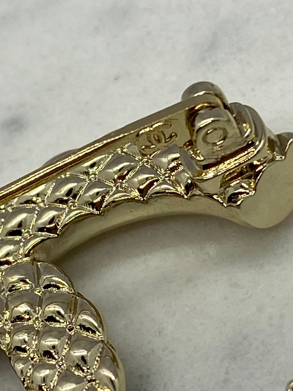 CHANEL CC Pale Gold Rhinestone Brooch Pin - Pre owned