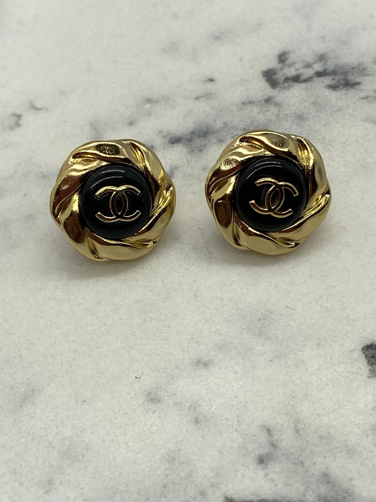 CHANEL CC Gold Tone Black Small Earrings - Pre owned
