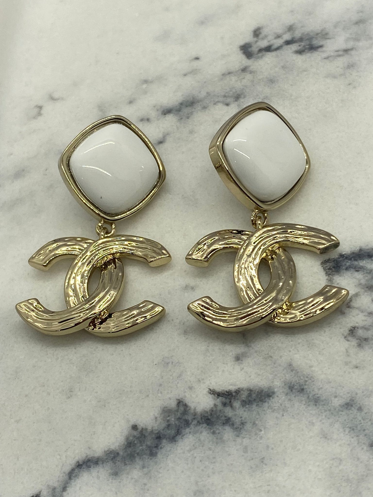 CHANEL CC White Enamel Pendant Earrings - Pre owned