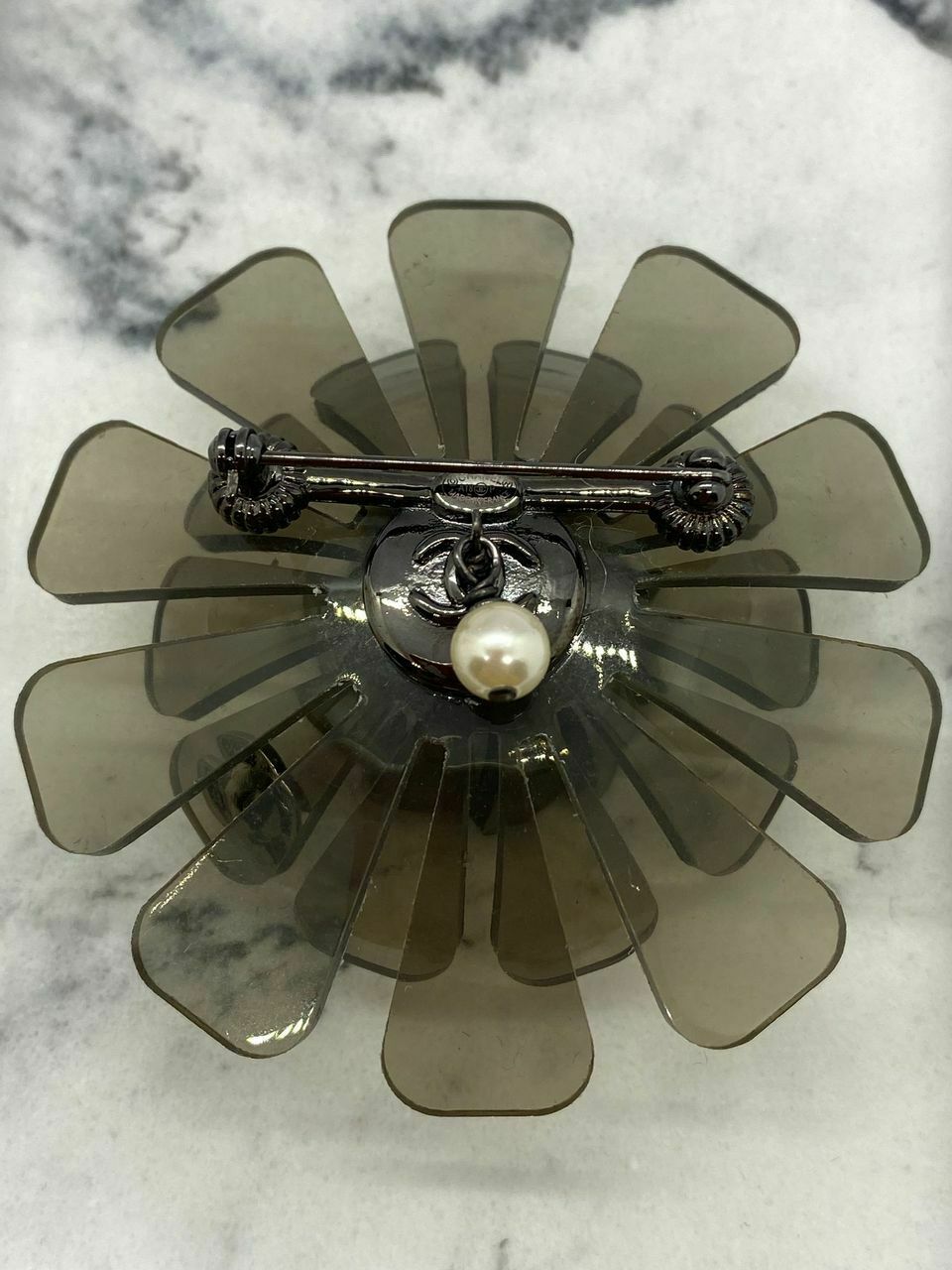 CHANEL CC 2018 Acrylic Camelia Flower Brooch Pin - Pre owned