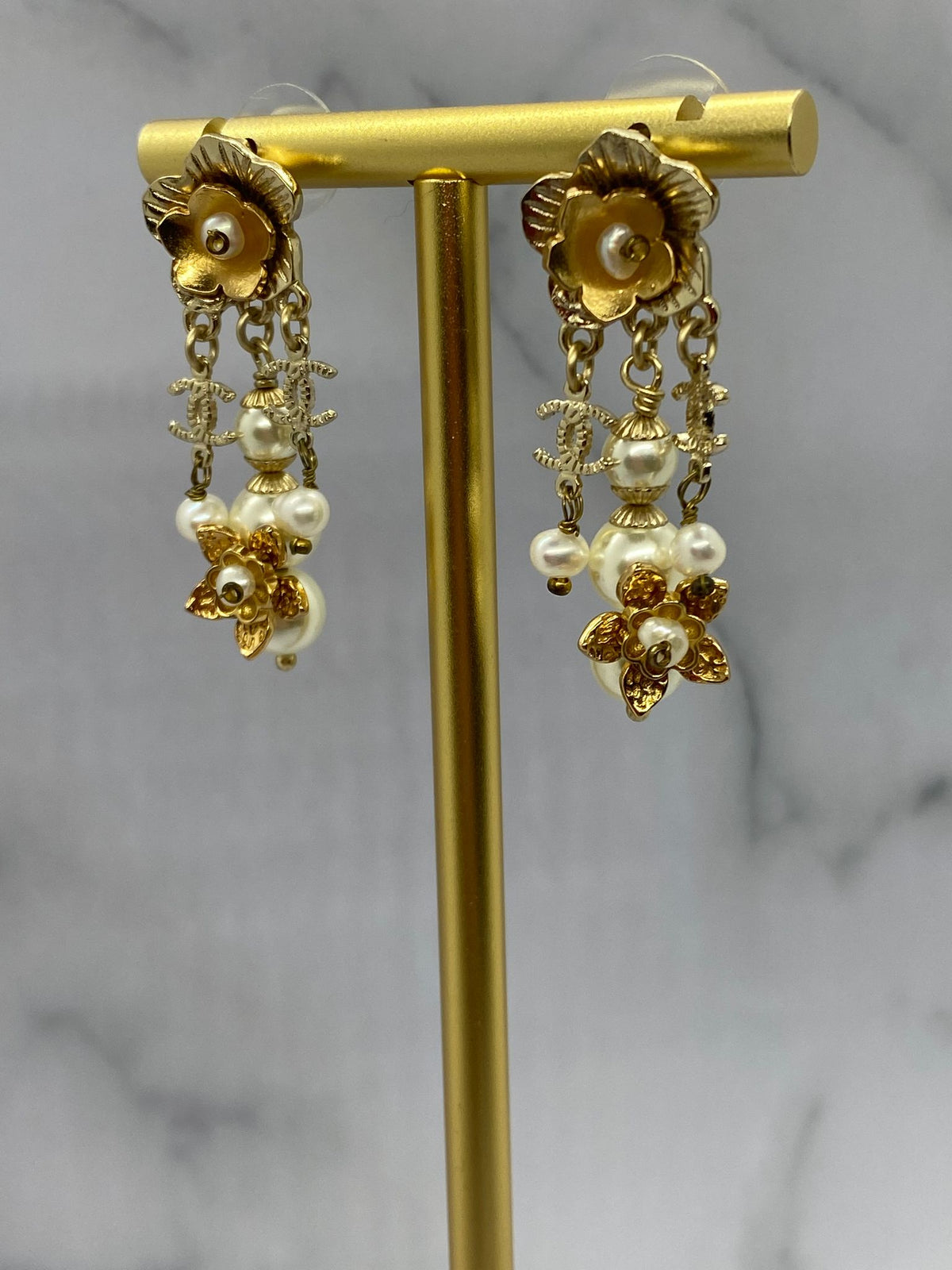 CHANEL CC 2017 Gold Flower Pearl Pendant Earrings - USED