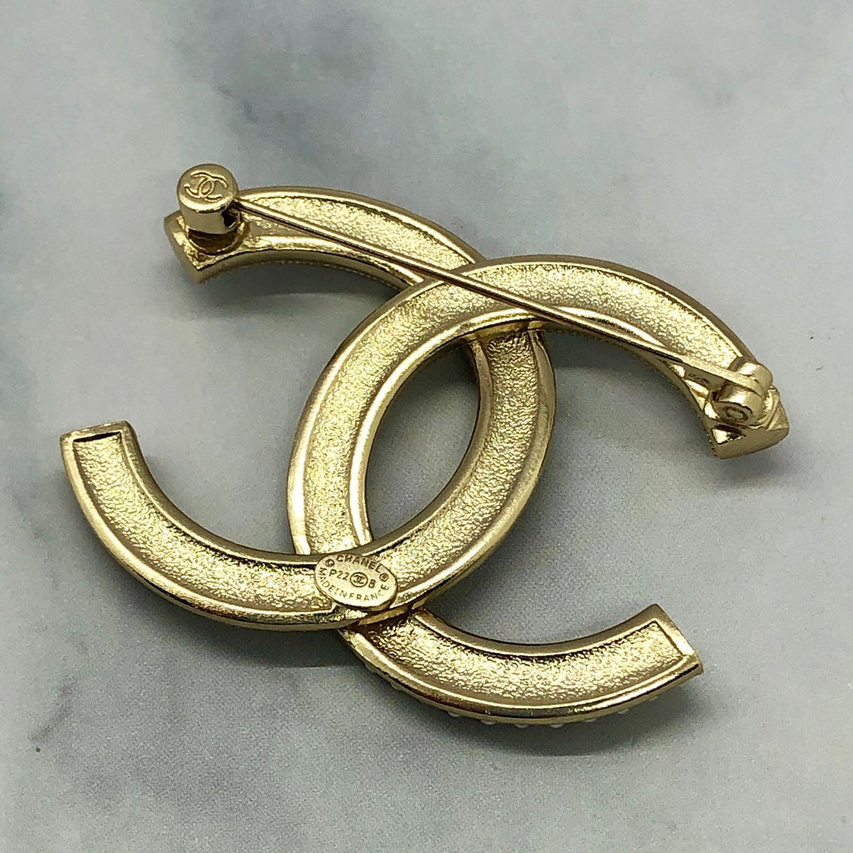 CHANEL CC Rhinestone & Pearl Brooch Pin - Pre owned