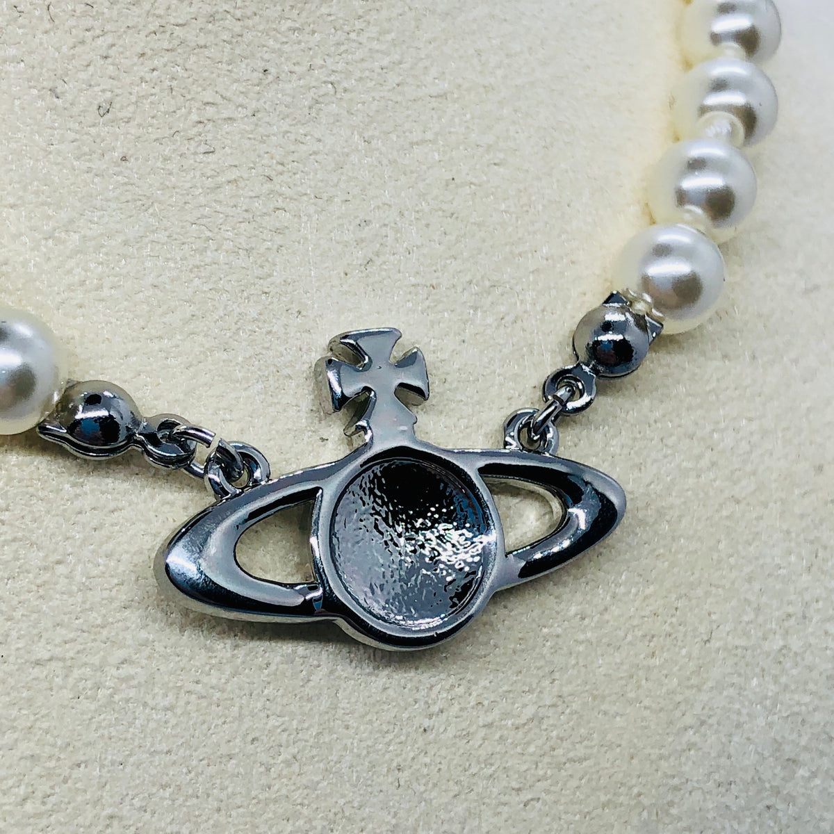 VIVIENNE WESTWOOD Pearl Orb Necklace - Pre owned